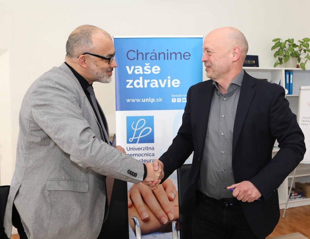 Memorandum o&nbsp;partnerstve a&nbsp;vzájomnej pomoci medzi UNLP a&nbsp;VOÚ, a.s.